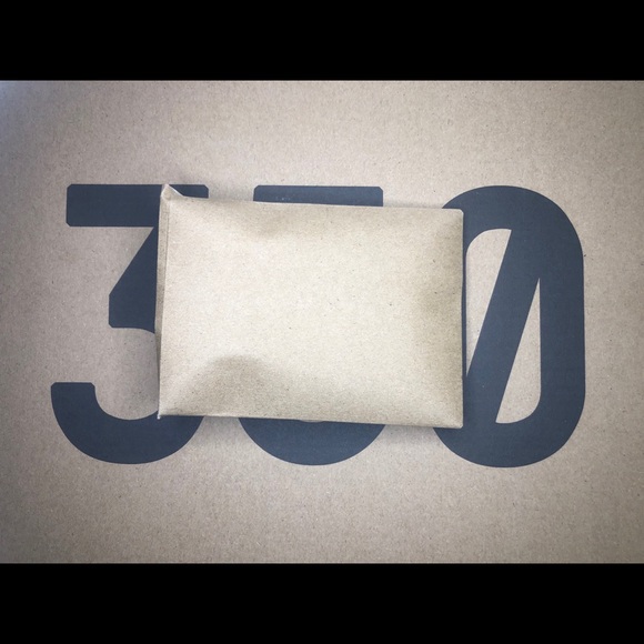 ⚠️SOLD⚠️ Yeezy Boost 350 V2 . Size 5.5M/7 W - Picture 9 of 11